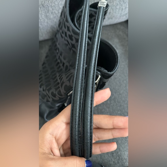 Authentic Coach bag! Perfect for everyday use 🚨 SEND ME OFFER 🚨 - Picture 8 of 16